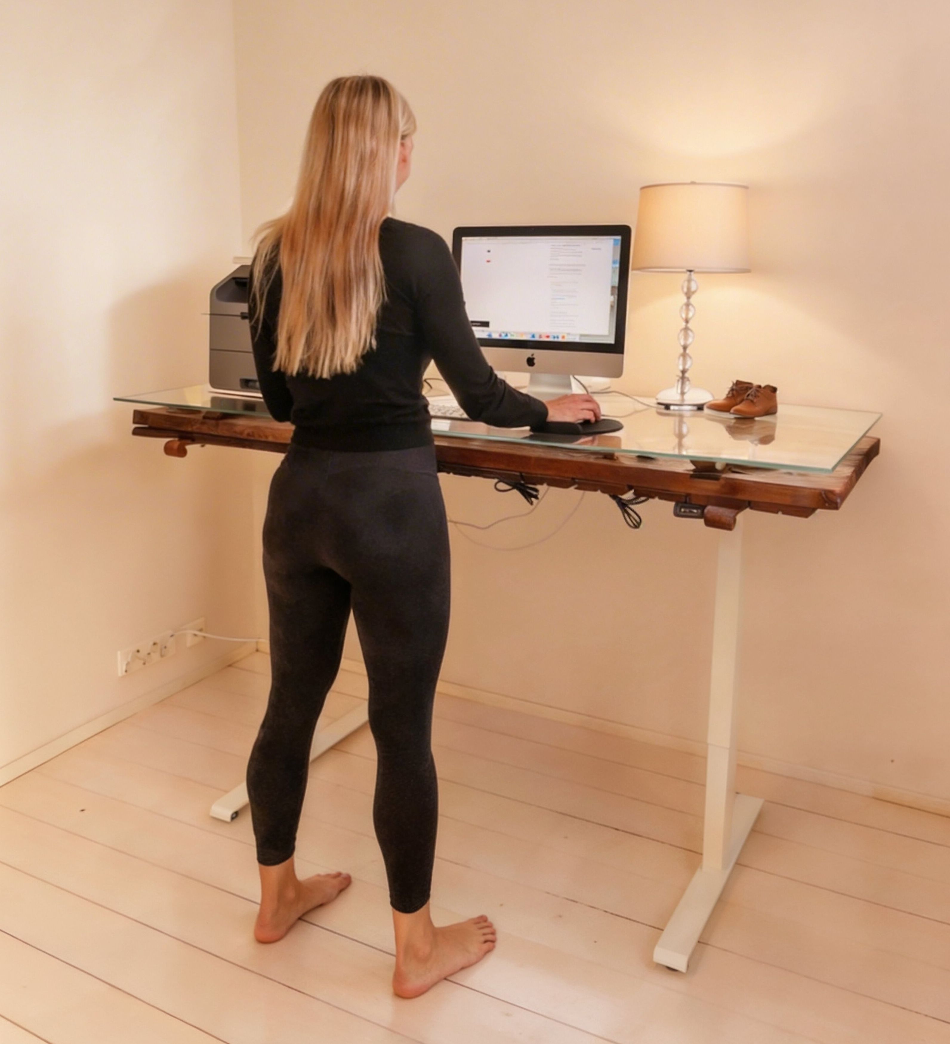 freepik__person-standing-and-working-on-a-standing-desk-erg__14198.jpeg